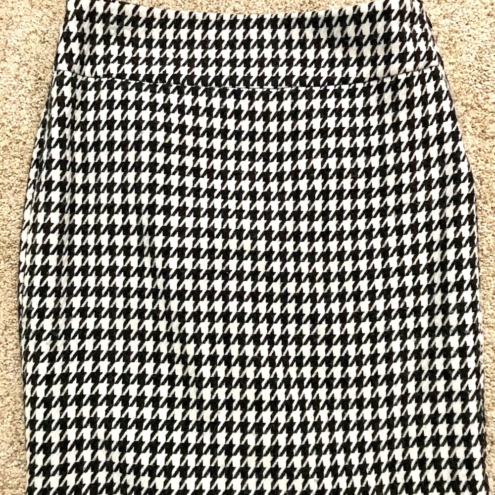 The Limited black and white patterned pencil skirt